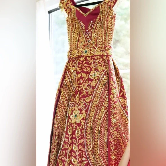 Elegant Embroidered Dress - Picture 1 of 4